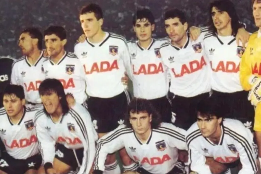 Plantel de Colo-Colo 1991 campeón de la Copa Libertadores. Hinchas de Colo-Colo.