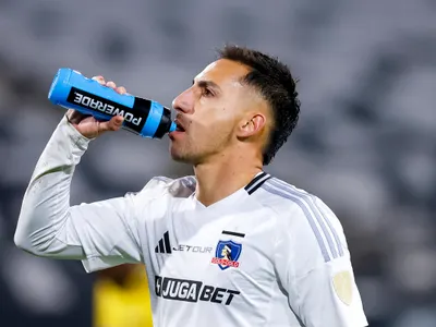 ¿Saldrá de Colo-Colo? La decisión de Javier Correa ante posible interés desde el fútbol argentino