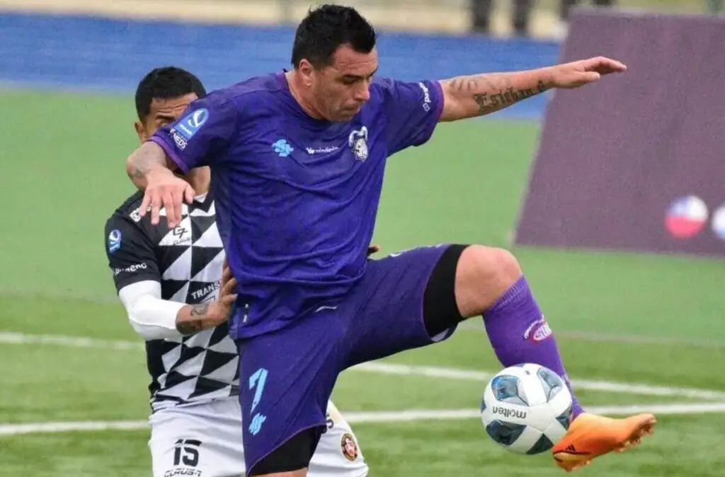 Esteban Paredes aún no ha anotado goles en San Antonio Unido.
