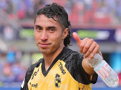 ¿Podría jugar a nivel internacional? La situación que pone en duda el fichaje de Luciano Cabral por Colo-Colo