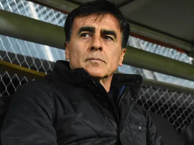 Exigen su retorno: Históricos de Colo-Colo destrozan a Gustavo Quinteros por ausencia de figura clave