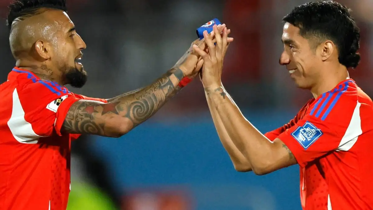 Arturo Vidal y Luciano Cabral.