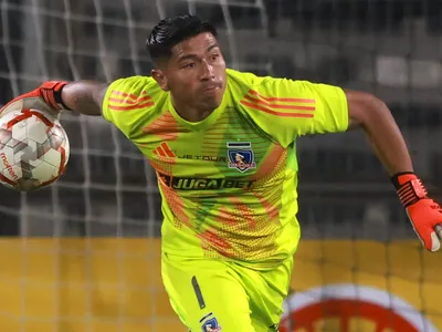 Revelan las 3 exigencias de Colo-Colo que tienen pausada la partida de Brayan Cortés a Peñarol