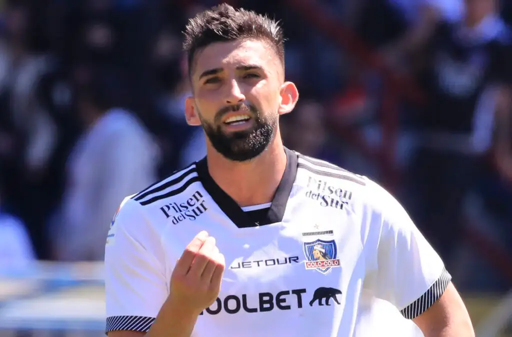Emiliano Amor está analizando ofertas tras finalizar su contrato con Colo-Colo.
