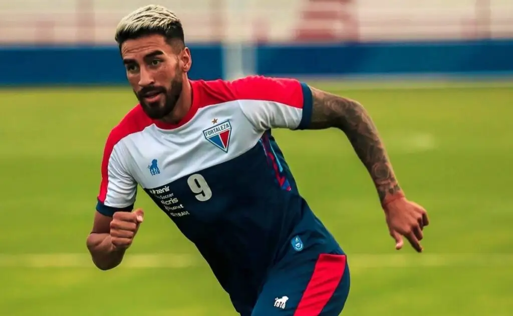Juan Martín Lucero debutó oficialmente con la camiseta de Fortaleza.