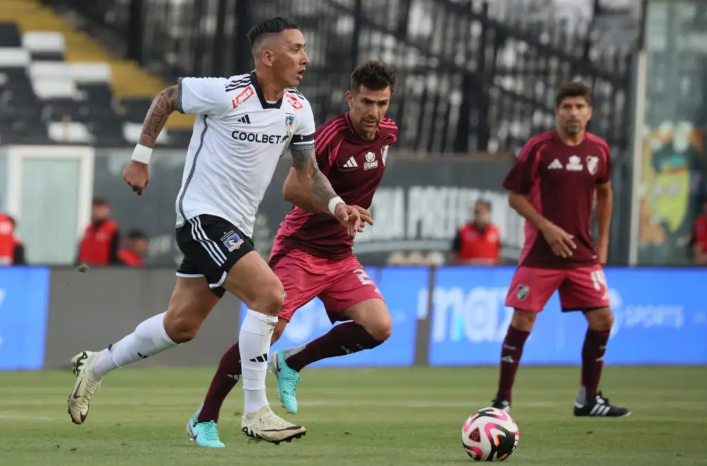 Lucas Barrios regresó al Estadio Monumental para el Duelo de Leyendas.