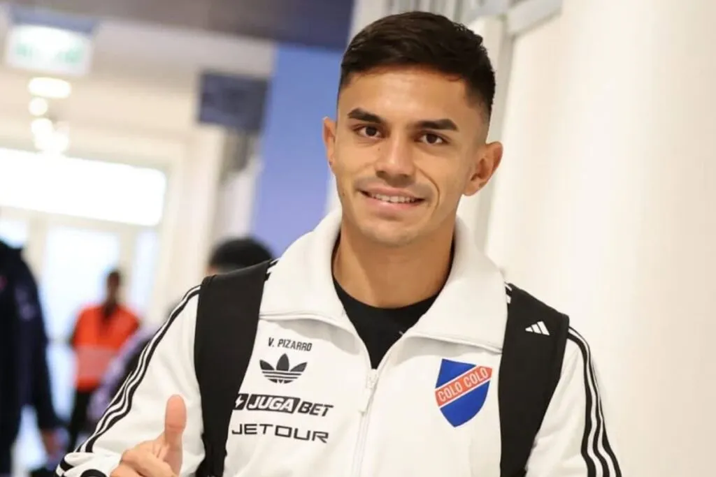 Vicente Pizarro con indumentaria de Colo-Colo.