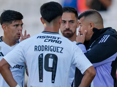 Jorge Almirón respaldó a uno de los jugadores más criticados de Colo-Colo: «No se puede cuestionar por…»