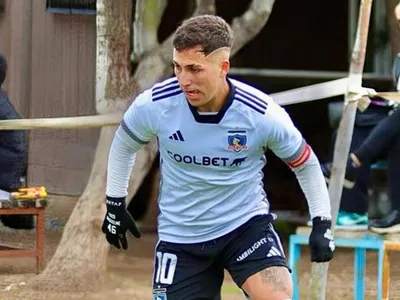 Enzo Riquelme, el delantero que volvió de préstamo, heredó la 10 y fue elegido figura del partido
