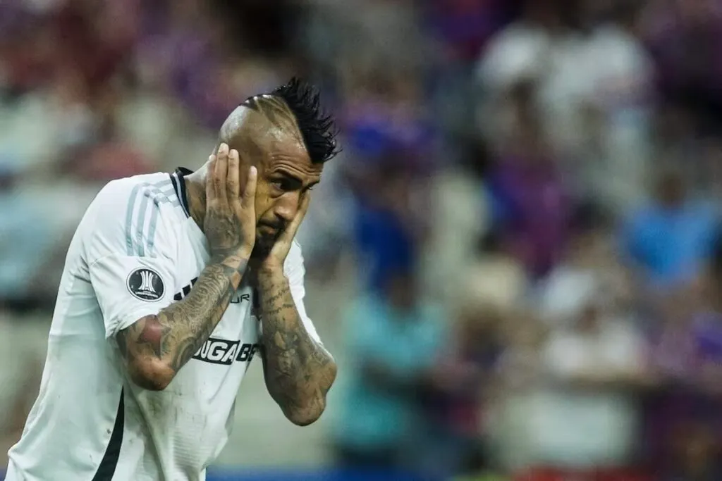 Arturo Vidal lamentando la derrota alba en Fortaleza.