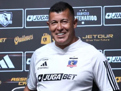 «Está volando»: Jorge Almirón se deshace en elogios y anticipa minutos para jugador de Colo-Colo