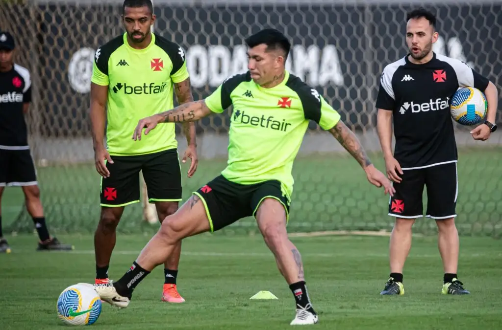 Gary Medel retornaría a Boca Juniors.