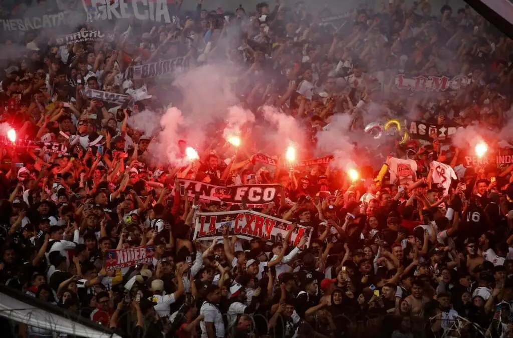 Poco más de 42 mil almas se dieron cita en La Ruca para el partido an River Plate.