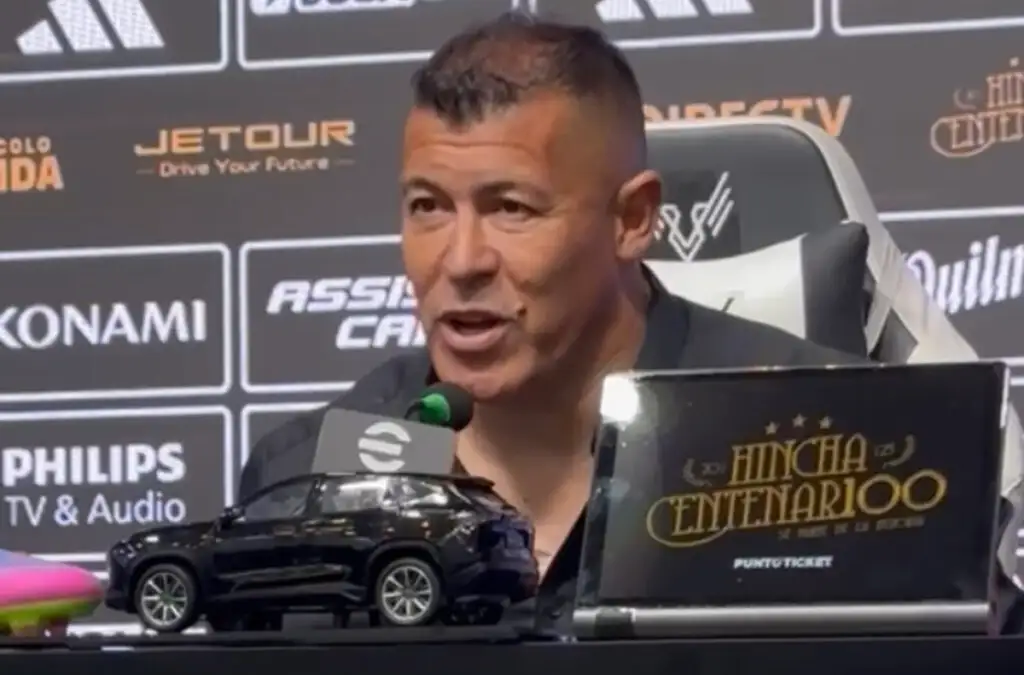 El DT albo hizo una cortísima conferencia de prensa, sin responder preguntas.