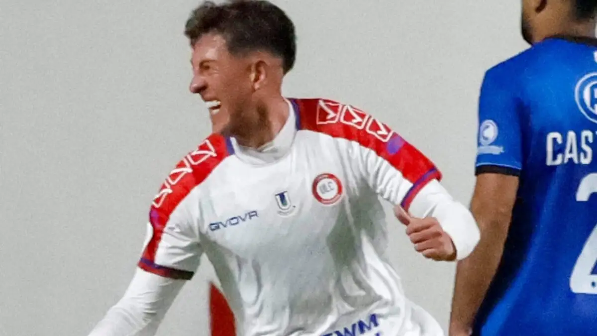 Pablo Parra celebrando su primer gol con Unión la Calera.