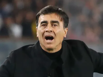 Todo tiene una explicación: Gustavo Quinteros recibió un urgente llamado desde Argentina que causó curiosidad en Colo-Colo