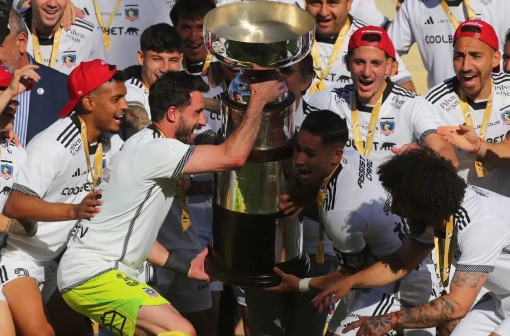 Colo-Colo sigue negociando con los jugadores que se les acaba el contrato.