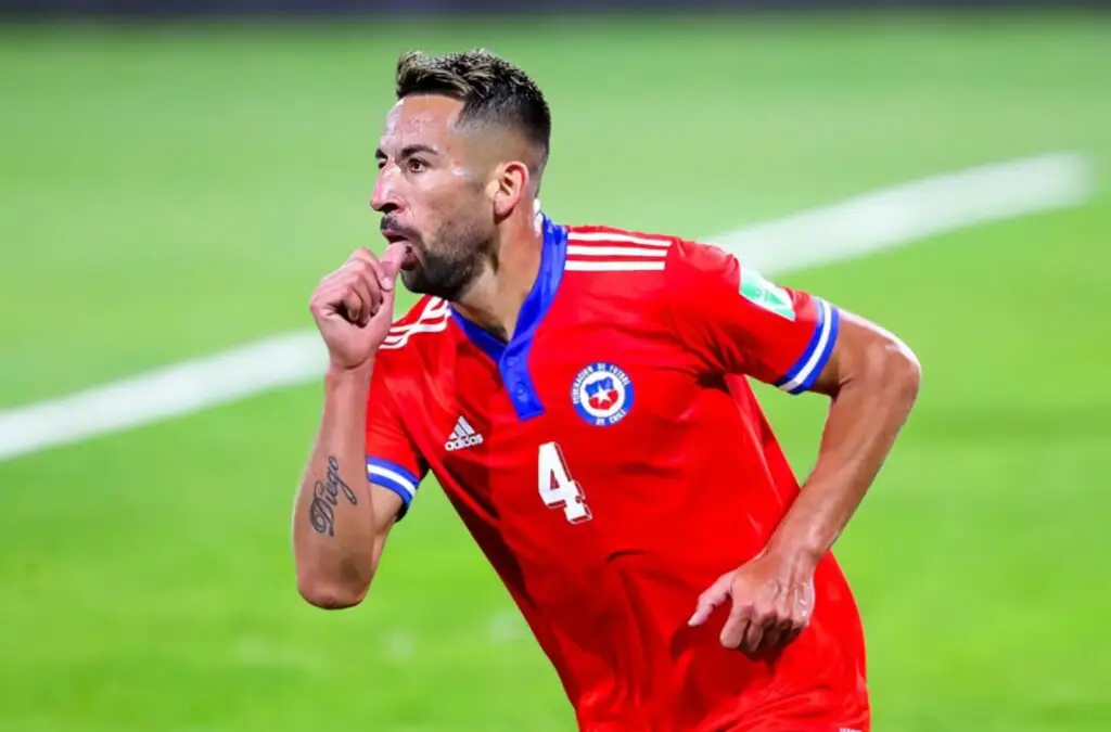 Mauricio Isla es nuevo refuerzo de Colo-Colo.