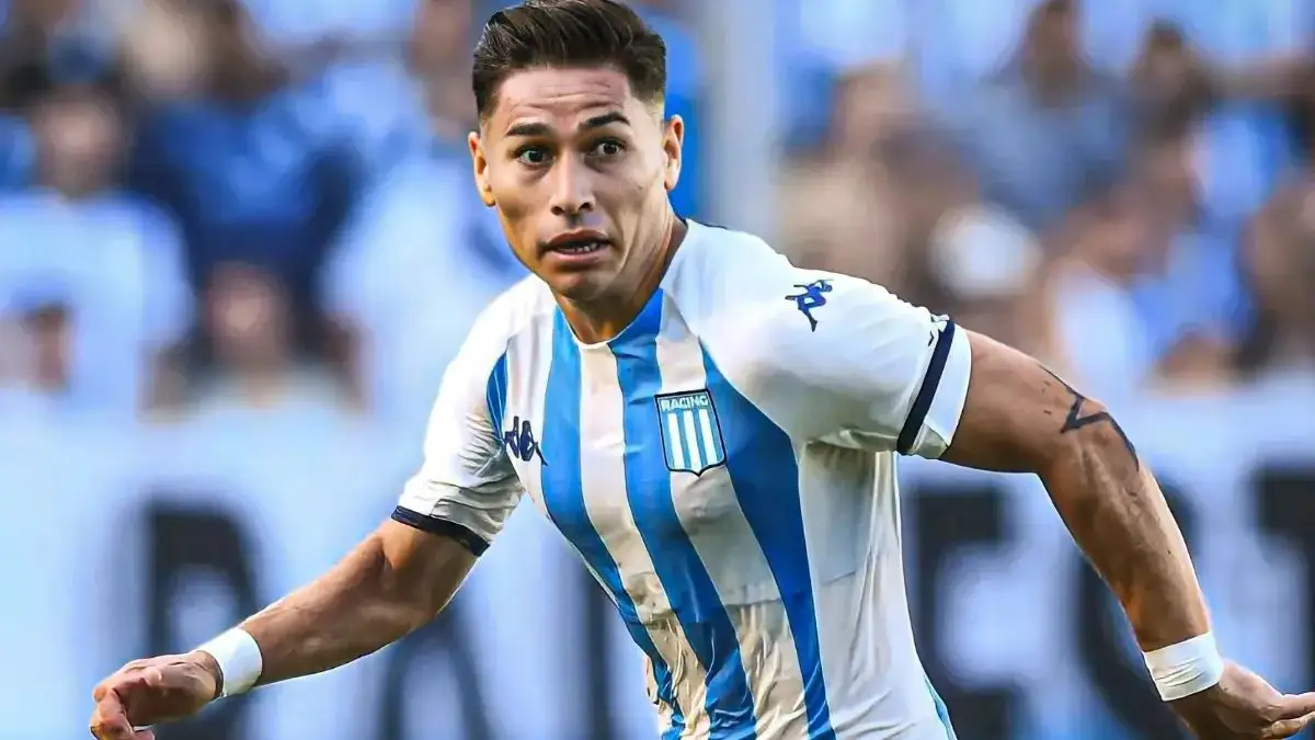 Óscar Opazo defendiendo la camiseta de Racing Club de Avellaneda.