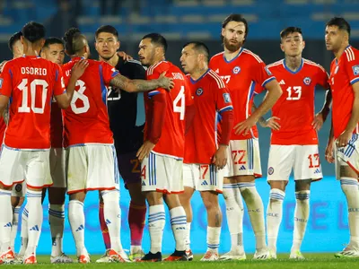 Con un jugador de Colo-Colo: El inédito tridente ofensivo que proponen para que La Roja tenga su despegue y clasifique al Mundial
