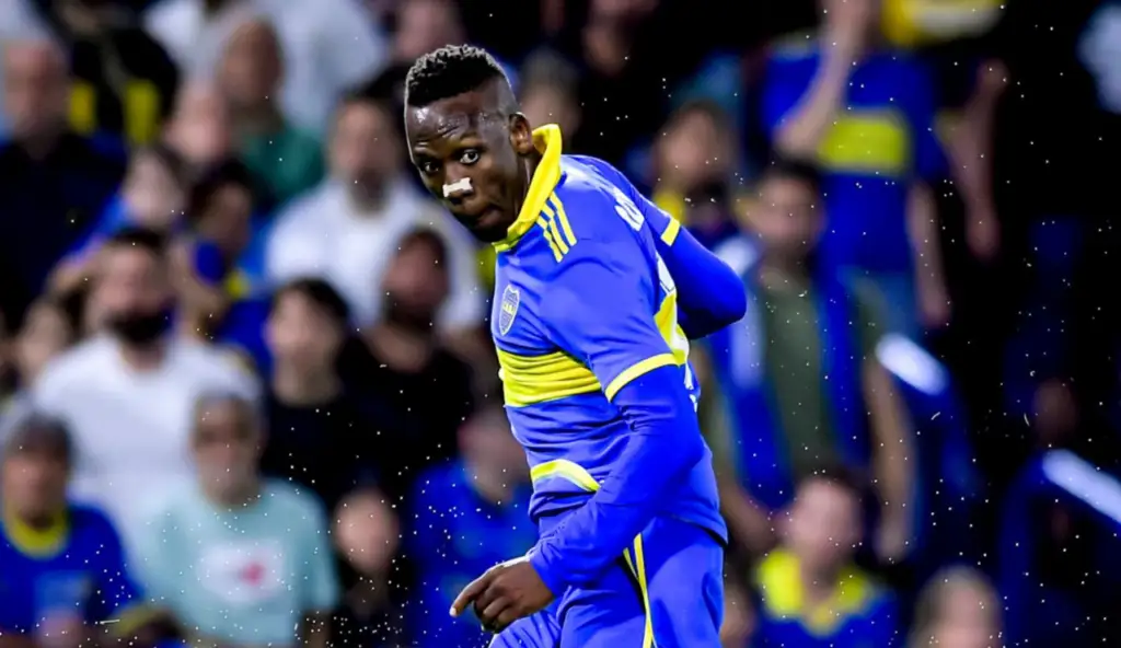 Luis Advíncula será titular en Boca Juniors.
