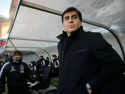 ¿Ninguneó a Colo-Colo? El claro mensaje de dirigente de Independiente a Gustavo Quinteros para emigrar a Argentina