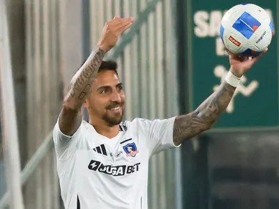 «Ahora te toca a vos»: La particular ayuda que recibió Javier Correa para dejar sequía en Colo-Colo