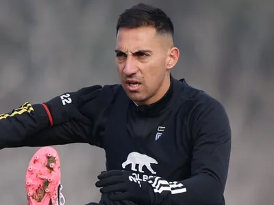 No se puede creer: La pésima noticia que recibió Colo-Colo sobre la lesión de Javier Correa