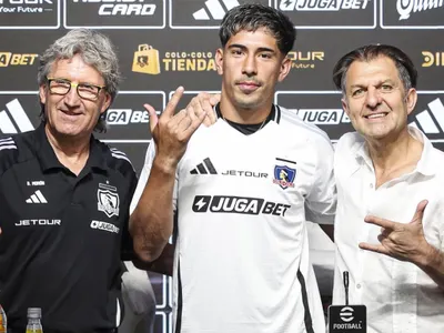 No sería el 100%: Revelan el verdadero negocio que hizo Colo-Colo por el traspaso de Salomón Rodríguez