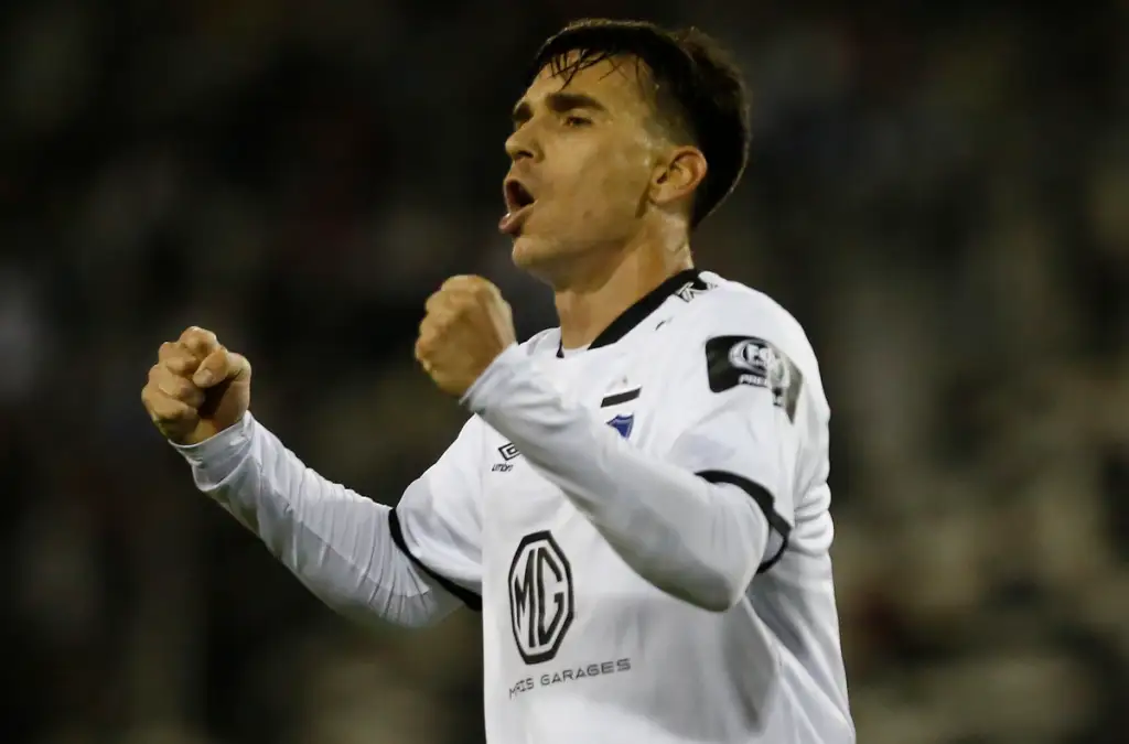 Pablo Mouche con la camiseta de Colo-Colo.