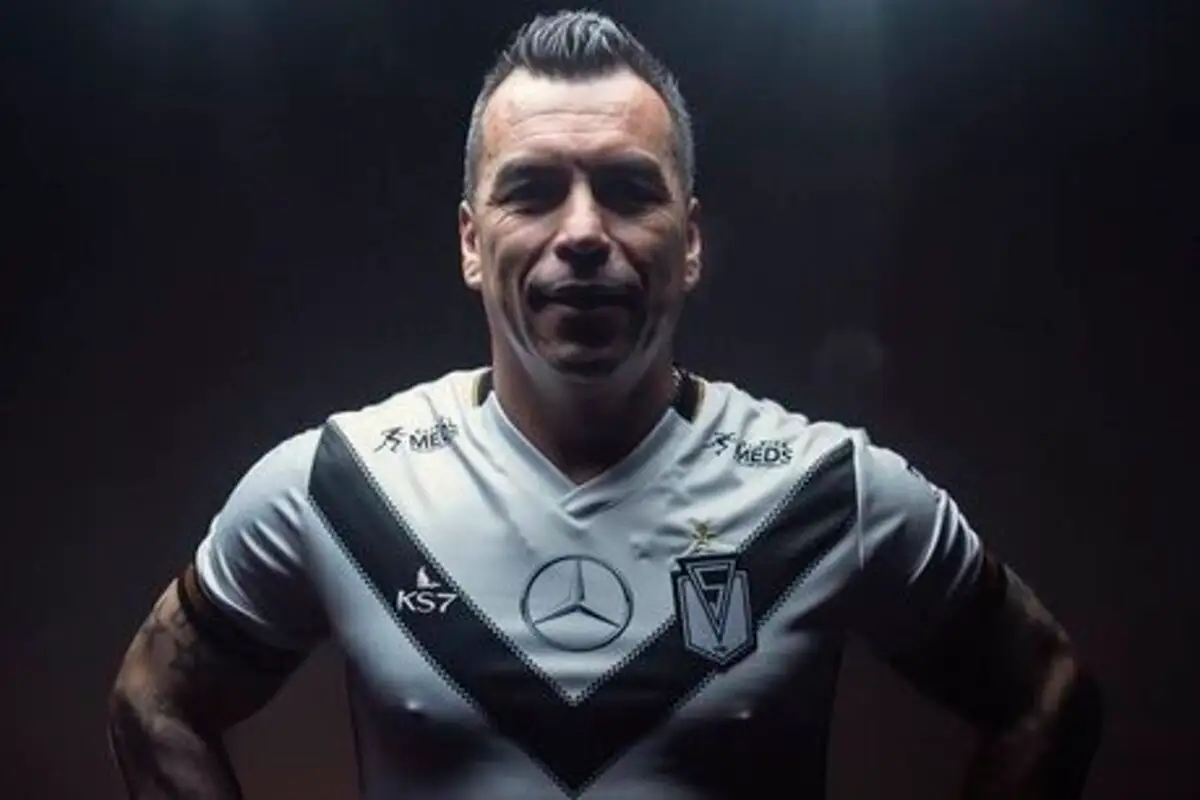 Esteban Paredes volvió al fútbol profesional.