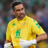 Una inesperada noticia: La luz de esperanza que recibió Claudio Bravo en el Betis que puede cambiar su presente