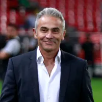 «Hoy es un fantasma»: Juvenal Olmos liquidó a emblema y titular de La Roja por su rendimiento