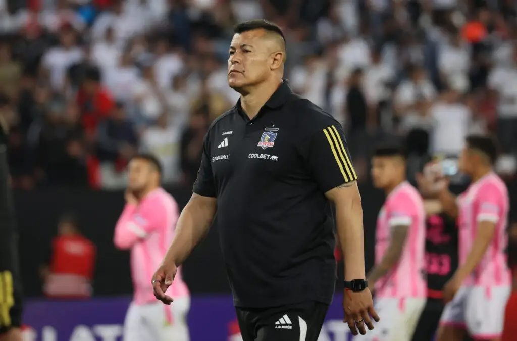 Jorge Almirón en el duelo frente a Magallanes.