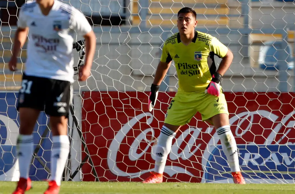 Julio Fierro jugó dos duelos profesionales en Colo Colo
