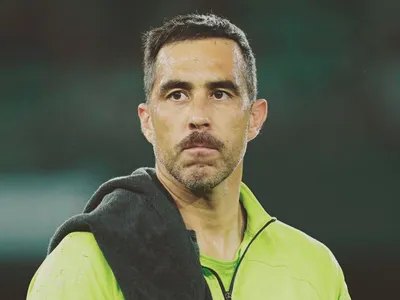 «Ha estado molesto»: Revelan la razón por la que Claudio Bravo no ha regresado a Colo-Colo