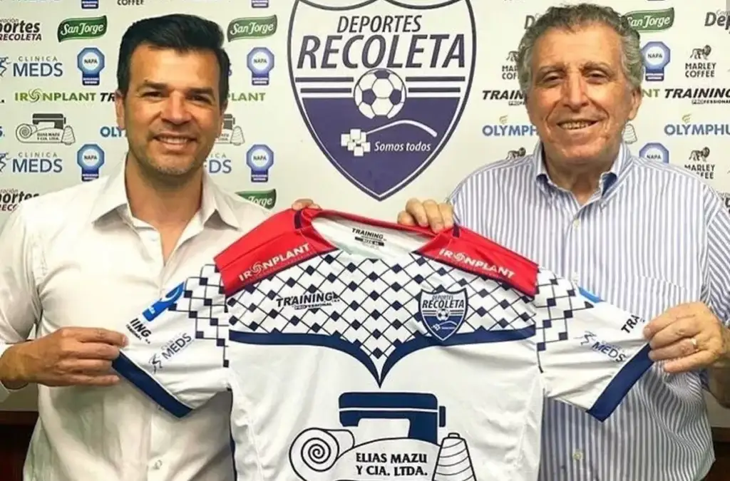 Sebastián González se desempeña como gerente deportivo de Deportes Recoleta.