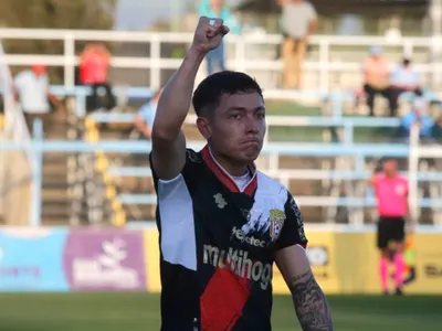 Mucha fuerza, crack: Cristián Zavala fue víctima de agresiones por parte de hinchas de Curicó Unido