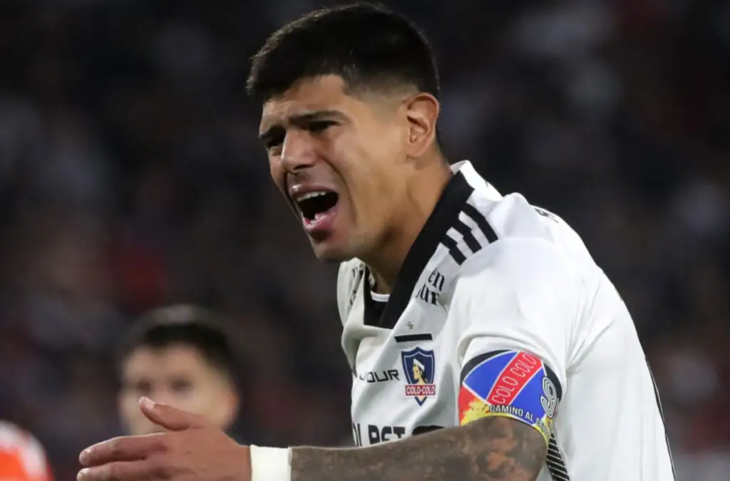 Blanco y Negro rechazó oferta por Esteban Pavez y se mantendrá en Colo-Colo.