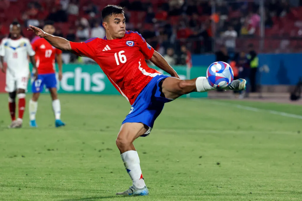 Vicente Pizarro con la camiseta de la Selección Chilena.
