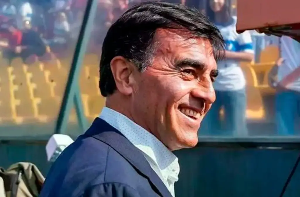 Gustavo Quinteros suma apoyo para llegar a La Roja.