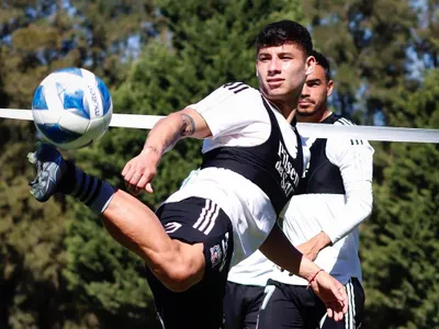 «Un recambio importante»: DT de Fénix llena de elogios a canterano albo