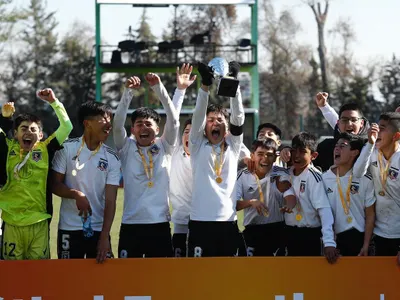 [VIDEO] Emocionante: Sub 13 de Colo-Colo se consagra campeón y le dedica el título a Lizardo Garrido