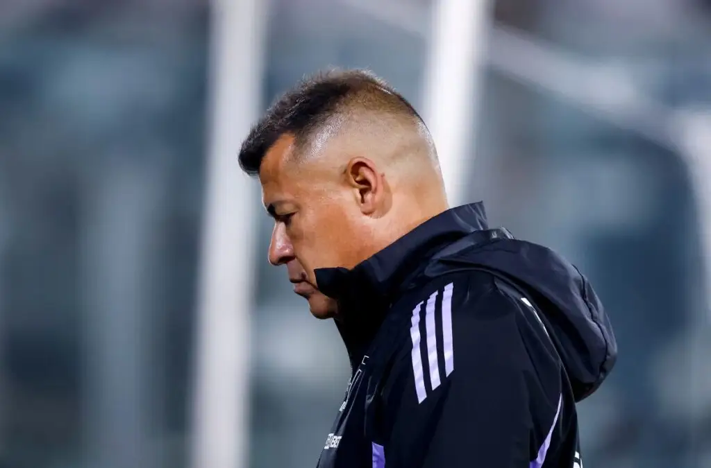 Jorge Almirón descartó a jugador que ahora podría salir en este mercado de fichajes.