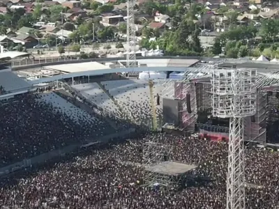 [FOTOS]: Reconocido cantante sorprendió a todos con camiseta de Humberto Suazo en pleno concierto en el Estadio Monumental