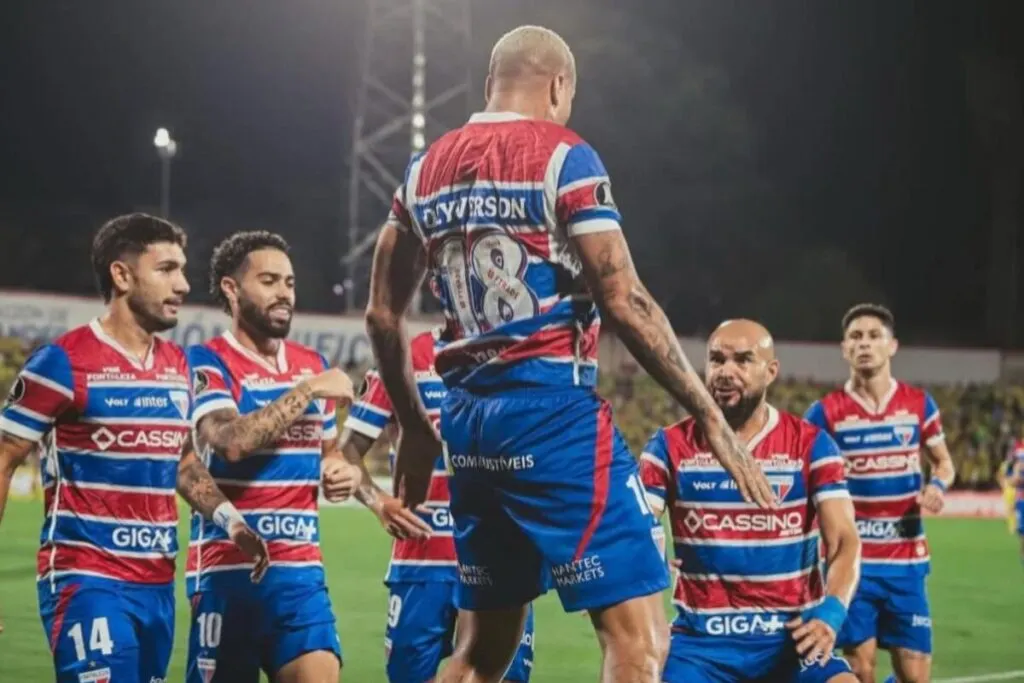 Fortaleza celebrando un gol contra Atlético Bucaramanga en Copa Libertadores.