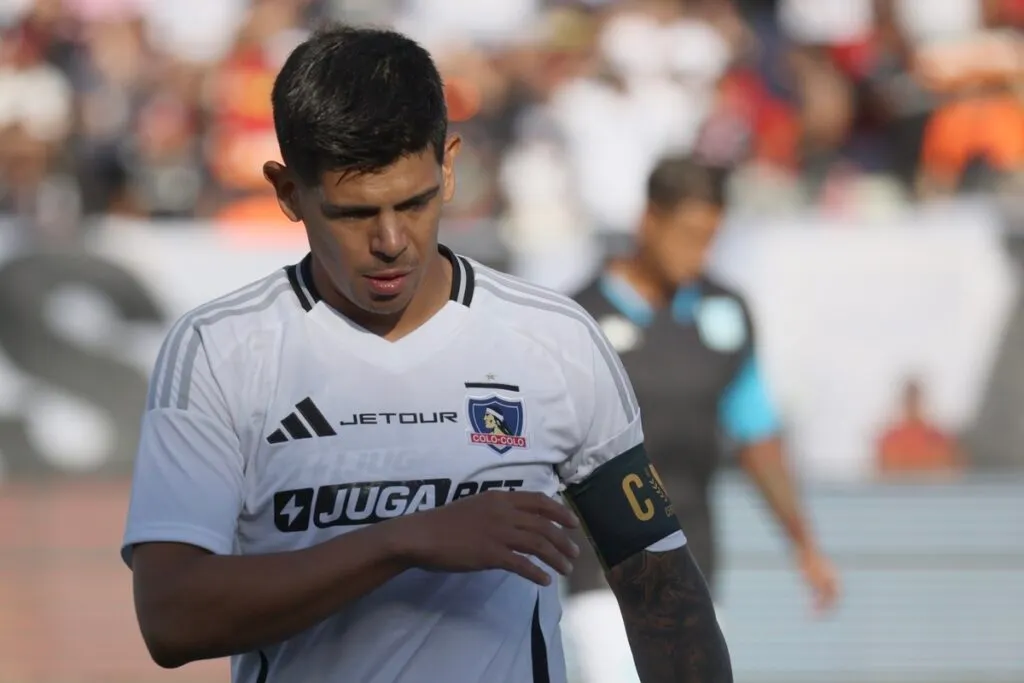 Esteban Pavez portando la jineta de capitán.