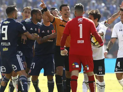 [Video]: El amplio registro de jugadas donde la «U» fue favorecida ante Colo-Colo