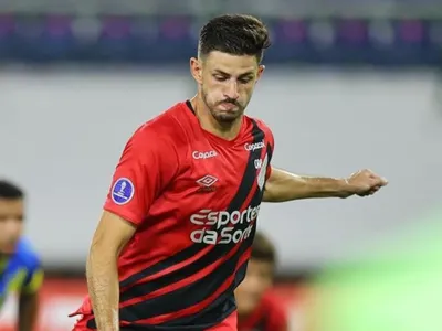 ¿Se acerca a Macul? La postura de Athletico Paranaense ante el interés de Colo-Colo por Lucas Di Yorio