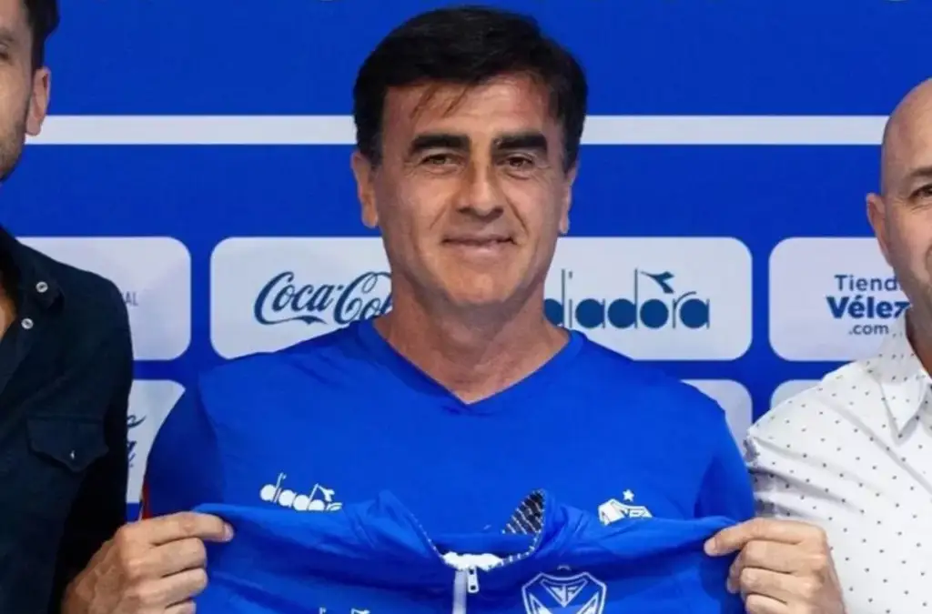 Gustavo Quinteros presentado en Vélez Sarsfield.